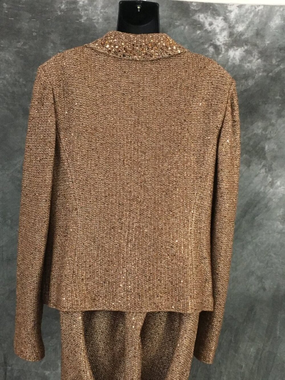 BEAUTIFUL St John evening knit brown tan multi embellished skirt suit size 12 - Picture 8 of 10
